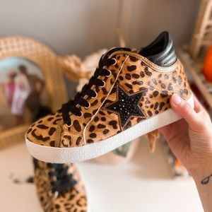 Steve Madden Savior Star Sneakers Leopard Star Mid-Top